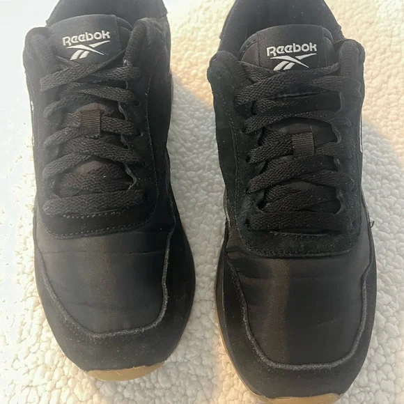 Women’s Black Classic Reebok Sneakers with Gum Sole - Picture 6 of 15